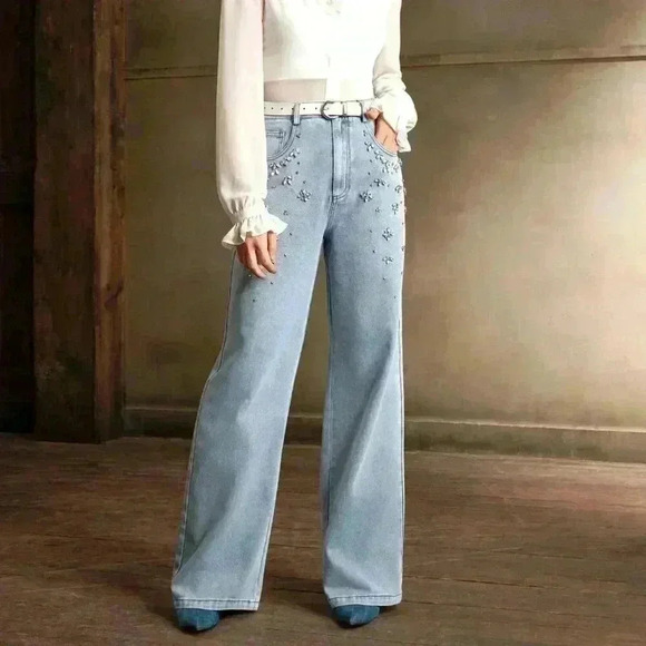 Light Wash Casual Women's Hand-Stitched Rhinestone Jeans - Picture 2 of 8